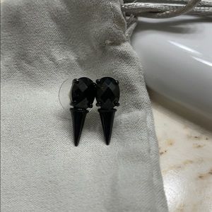 Black Kendra Scott studs 🖤